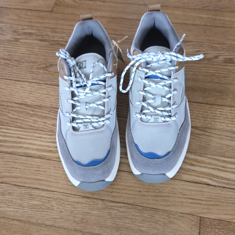 DC Light Gray Mesh-Lined Sneaker Interior with Black Insole